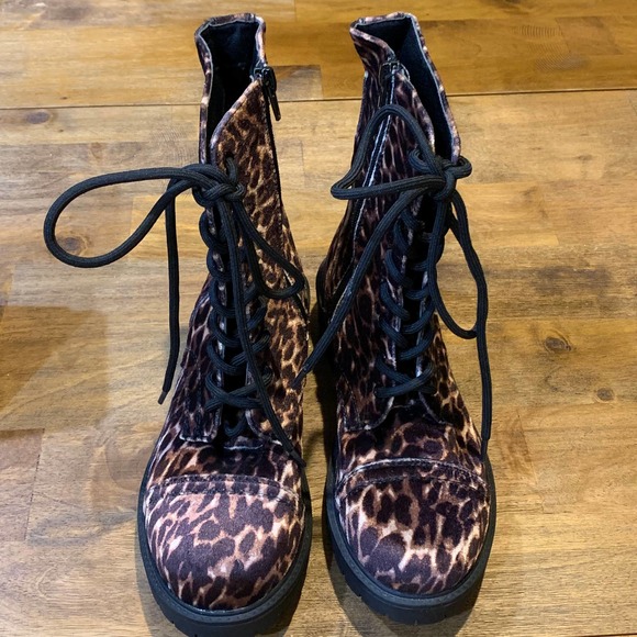 Steve Madden Velvet Leopard/ Cheetah Combat Boots size 7.5 NWOT - Picture 6 of 9